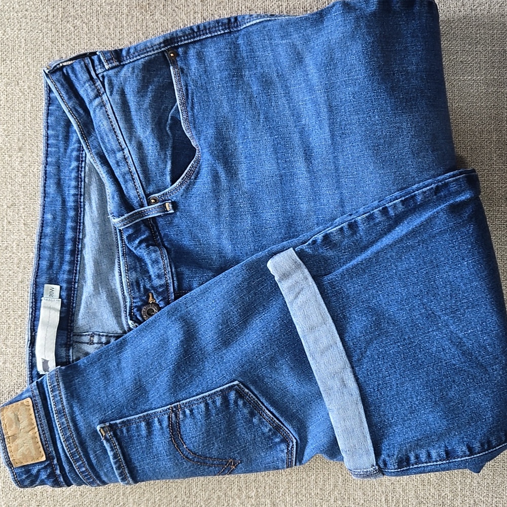 Levi's Women's 20W Cuffed Capris